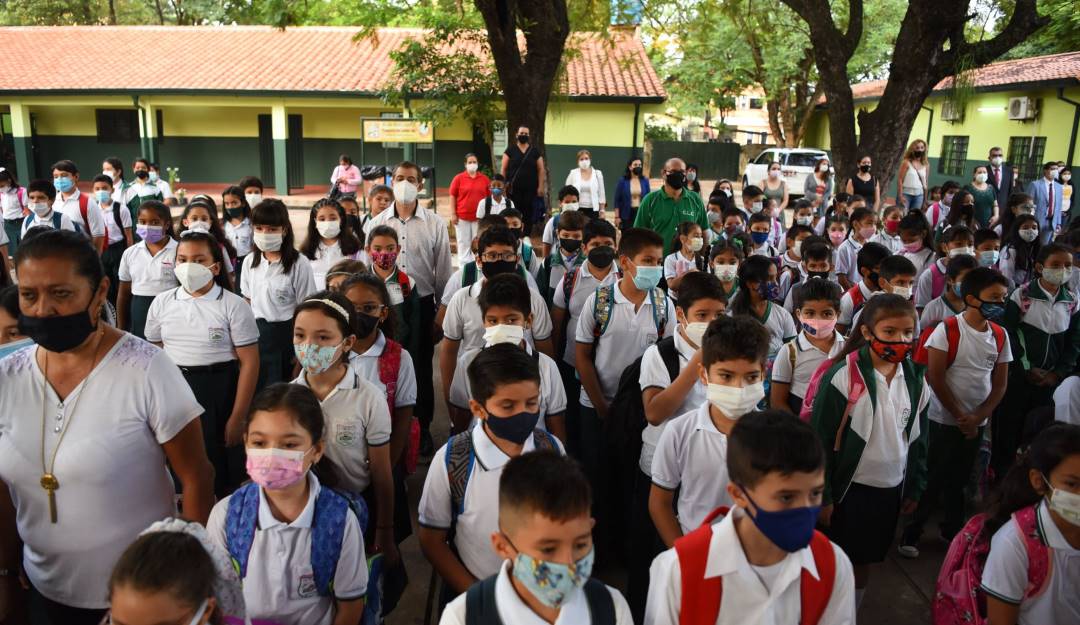 Retorno a la presencialidad escolar en Paraguay tras el levantamiento de medidas para enfrentar la pandemia.          Foto: Getty 