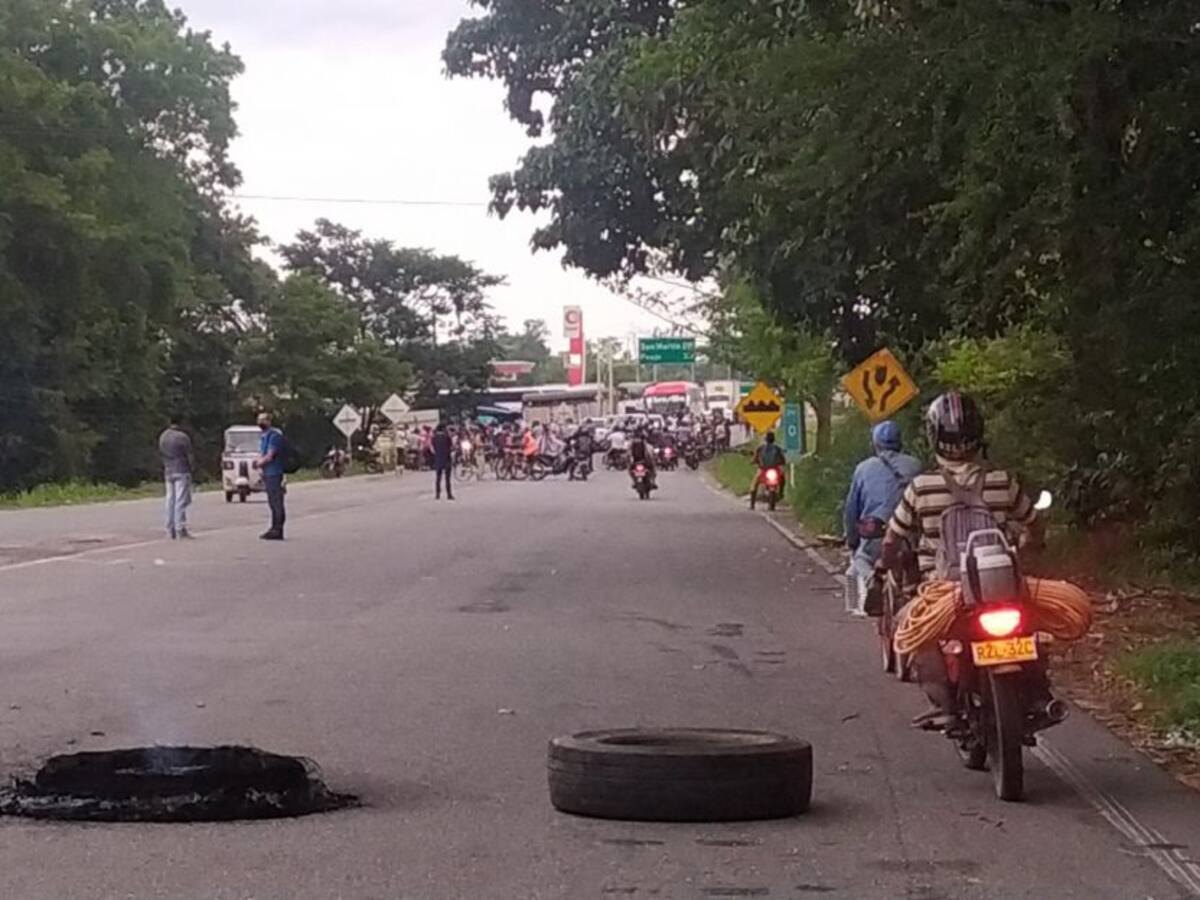 Persisten bloqueos en la vía a la Costa Atlántica