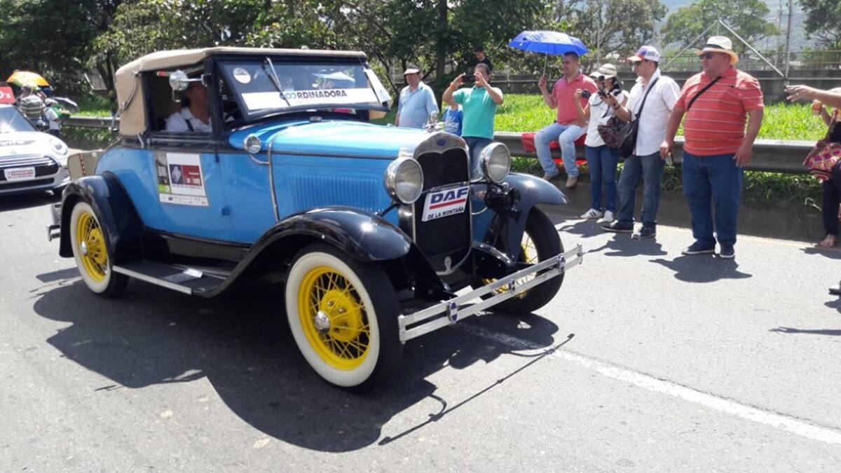 Como es tradición, carros de todas las marcas se ven durante la icónica jornada.