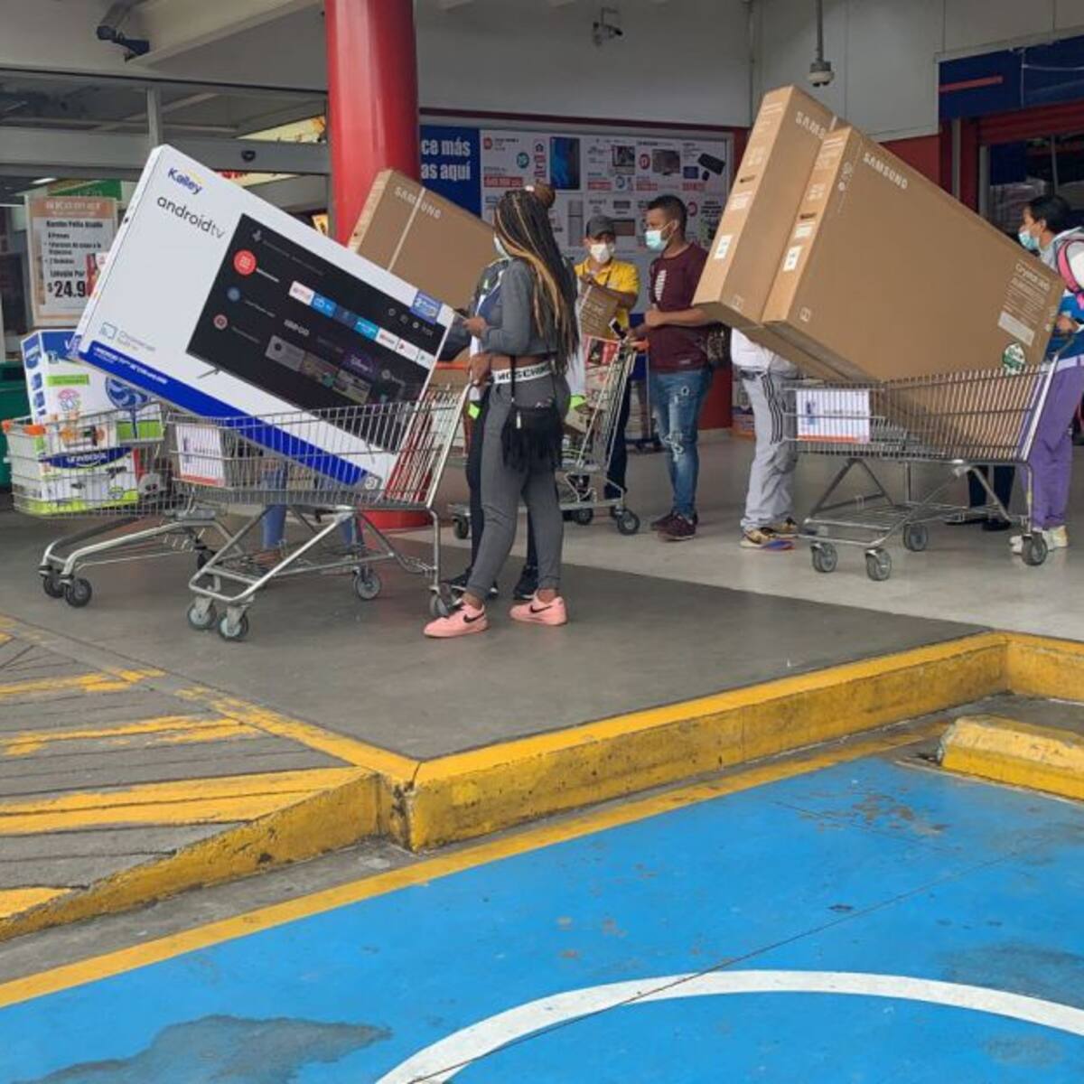 Con normalidad fluye en la mañana el Día sin IVA en Cali