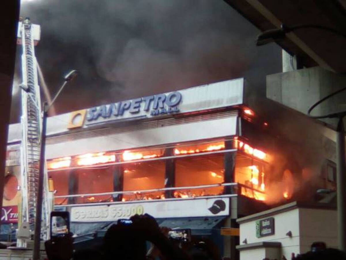 Controlan incendio que obligó al cierre de estación del Metro en el centro de Medellín