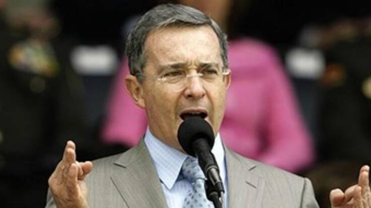 Uribe rechaza interceptaciones a la Corte y cuestiona que lo llamen 'asesino'