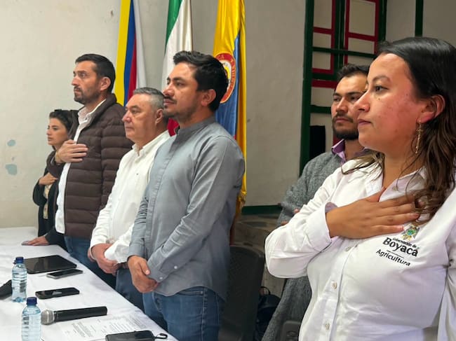 El viceministro de Desarrollo Rural, José Luis Quiroga se reunió con los campesinos parameros en el municipio de El Cocuy, Boyacá / Foto: Prensa Ministerio de Agricultura.