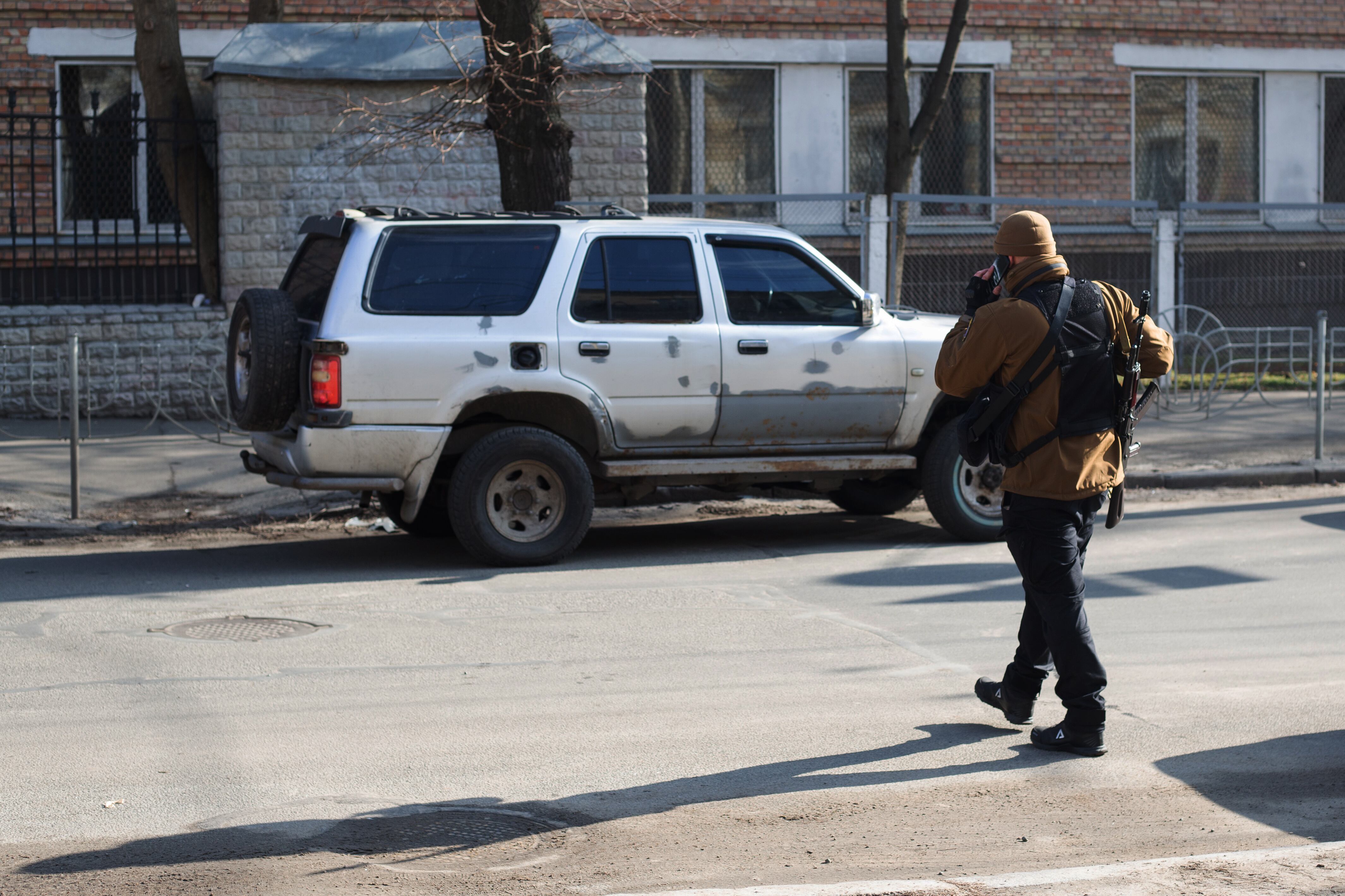 KYIV, UKRAINE - FEBRUARY 25: A member of the territorial defense is seen near the recruitment office on February 25, 2022 in Kyiv, Ukraine. Yesterday, Russia began a large-scale attack on Ukraine, with Russian troops invading the country from the north, east and south, accompanied by air strikes and shelling. The Ukrainian president said that at least 137 Ukrainian soldiers were killed by the end of the first day. (Photo by Anastasia Vlasova/Getty Images)