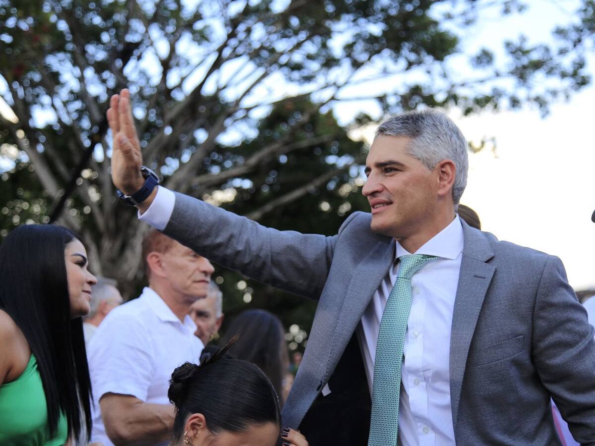 Vaca que propone Uribe es una alternativa para financiar las 4G: gobernador de Antioquia