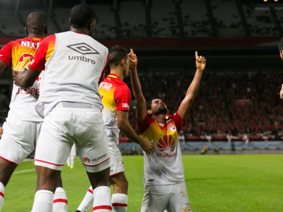 Santa Fe le apunta a su título 15 ante River