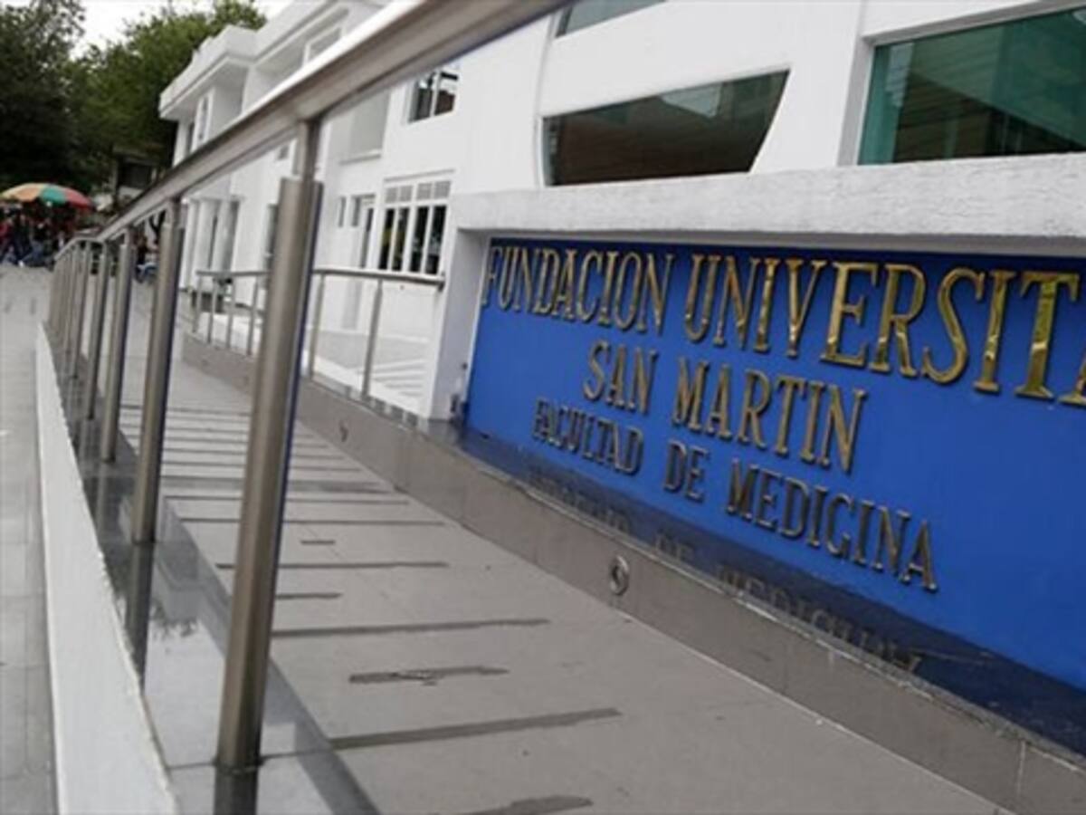 Estudiantes de programas sin registro temen quedarse sin cupo