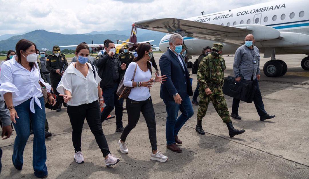 El presidente Iván Duque se reúne en la base área Marco Fidel Suárez, oriente de Cali.
