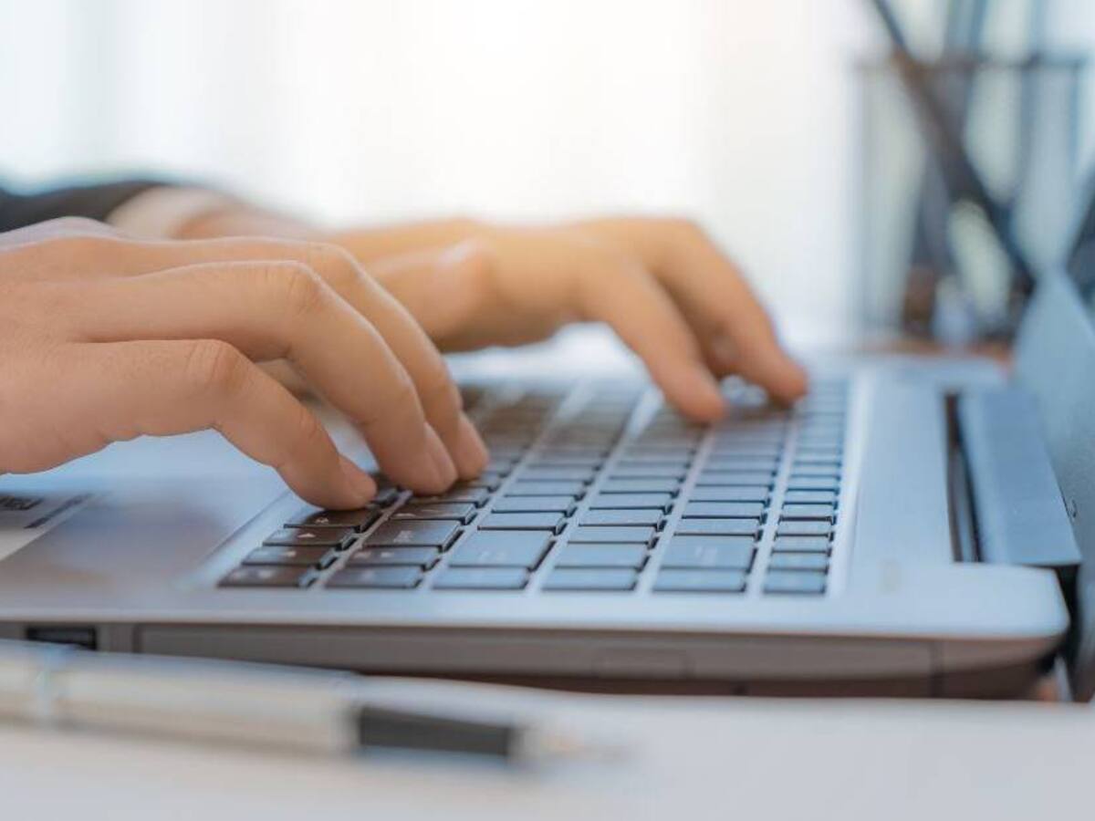 ¿Por qué las letras F y J tienen una línea en el teclado del pc?