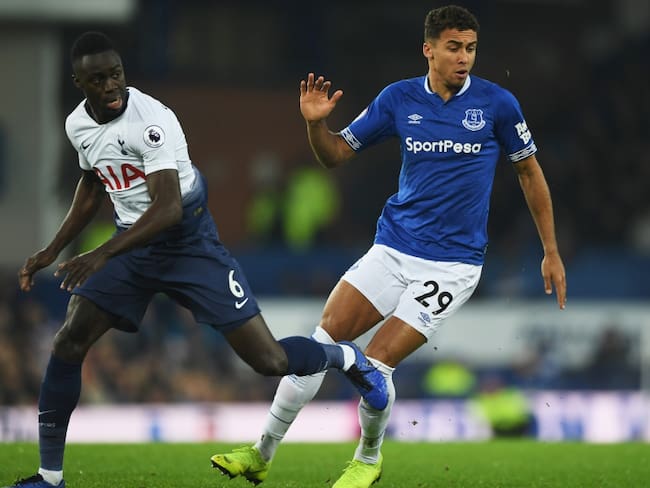 Everton, sin Mina, cayó goleado por Tottenham en el regreso de Dávinson