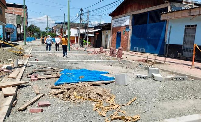 El alcalde de Cali, Alejandro Eder instó a los conductores a respetar los cierres y señalizaciones temporales, así como a atender las indicaciones del personal de seguridad y movilidad en el Obrero.