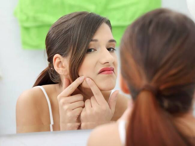 Épocas decembrinas generan mayor inhibición social de los jóvenes que sufren acné