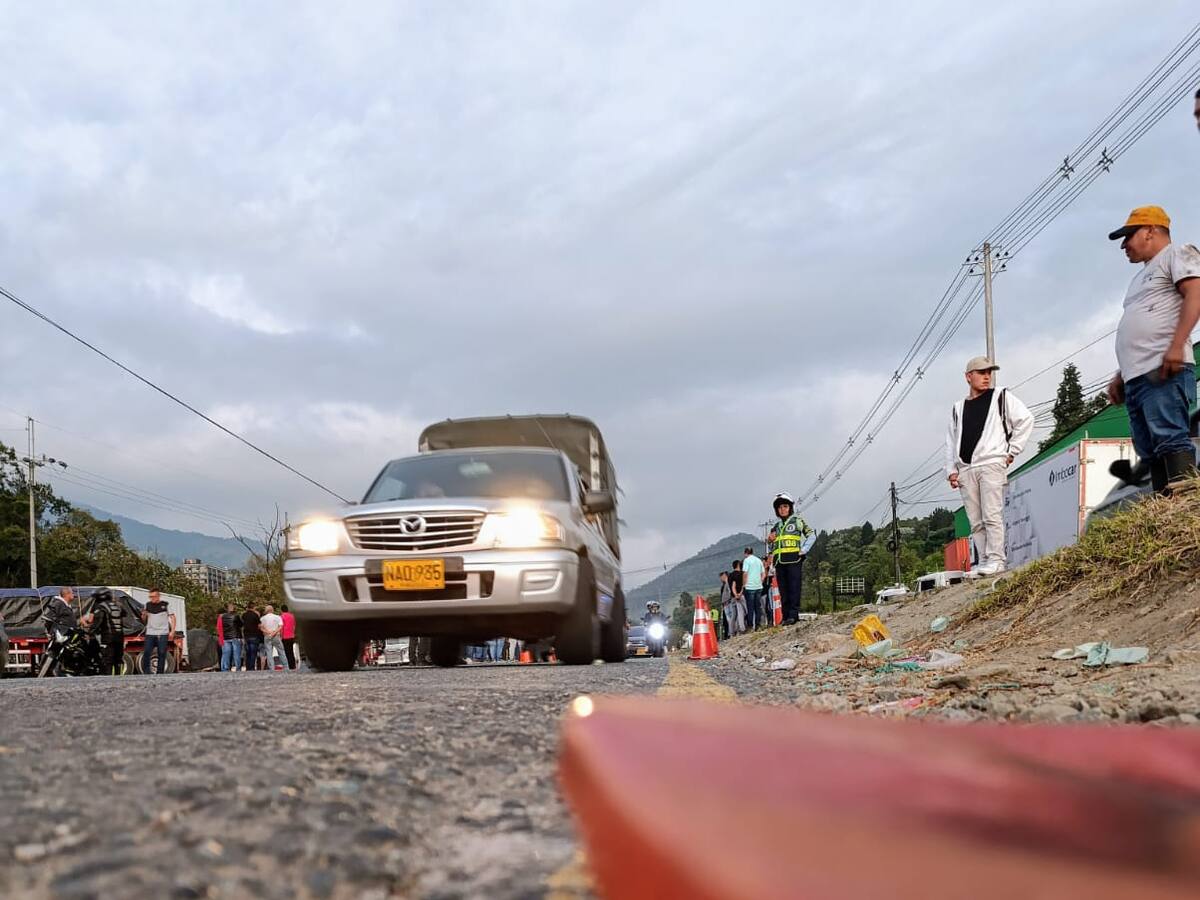 Restricción para vehículos de carga pesada en la vía Manizales - Bogotá por paro camionero