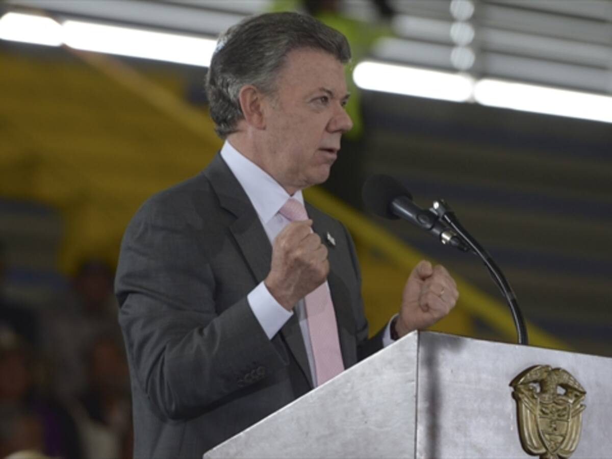 Santos pide a las Farc compromisos concretos para acelerar negociaciones