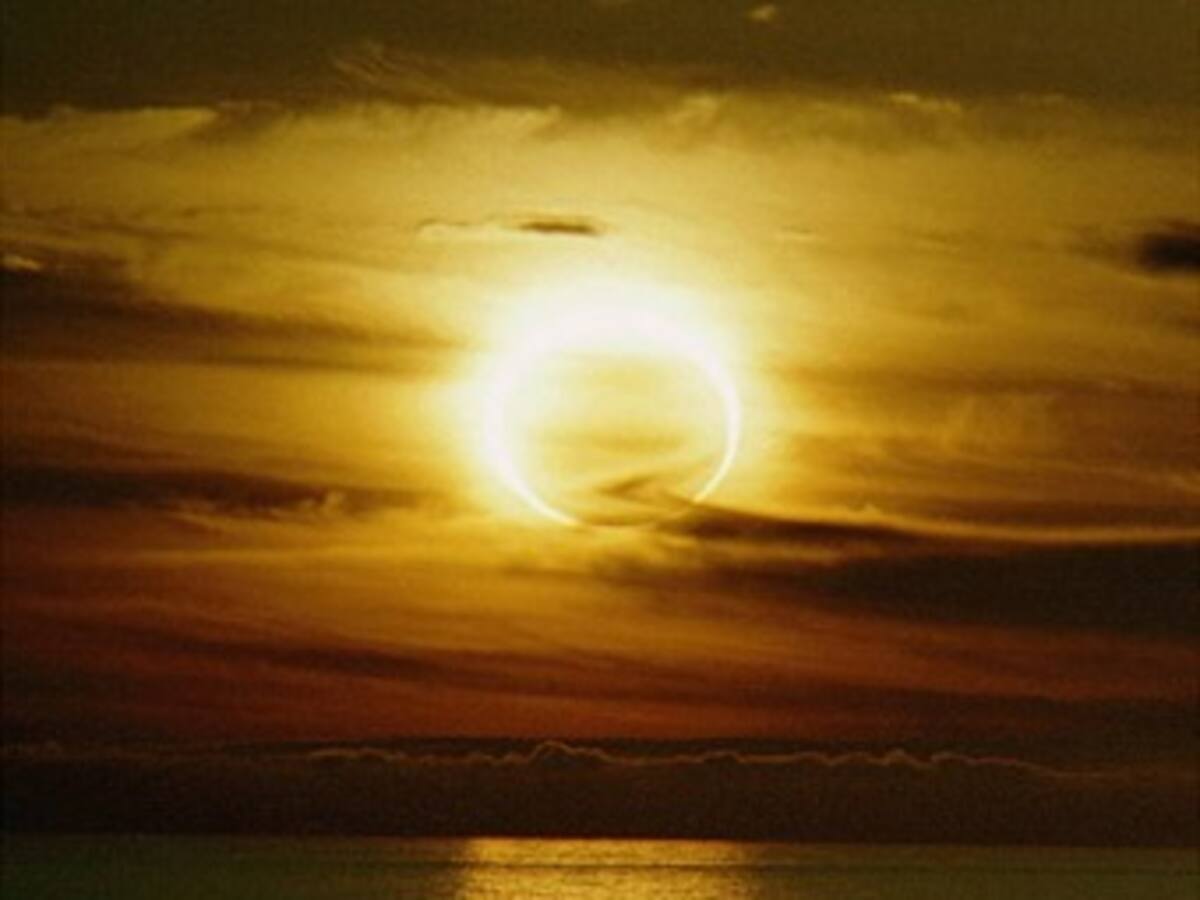 Miles de personas presenciaron eclipse total de Sol en Australia