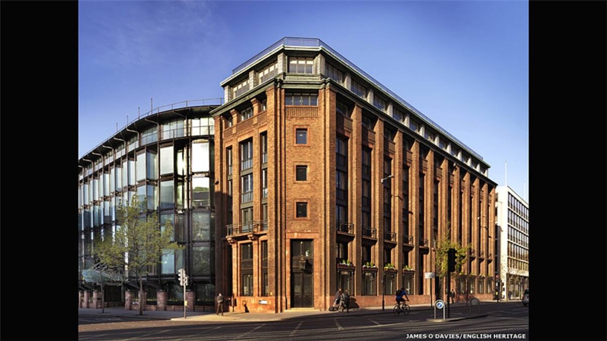 Desde grandes edificios a casas privadas en expansión de hormigón y cristal, el organismo English Heritage homenajea la arquitectura de la posguerra en la exposición Brutal and Beautiful (Brutal y Bello): Preservando el siglo XX.