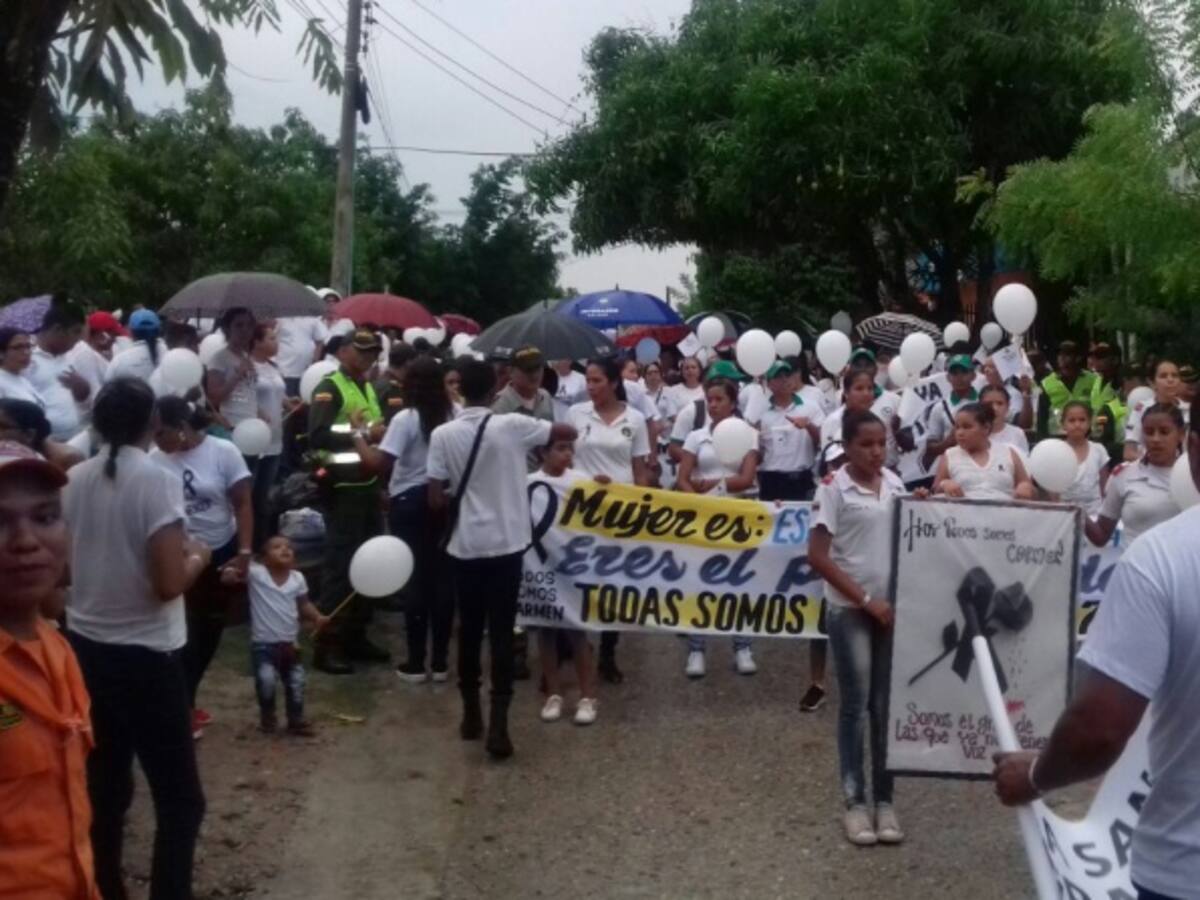 Cataqueros se manifestaron contra la violencia de género