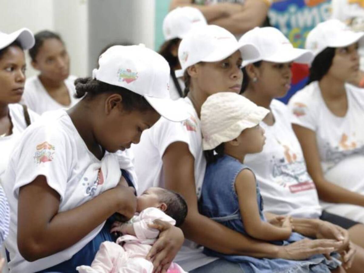Amamantar es amar se toma Bolívar