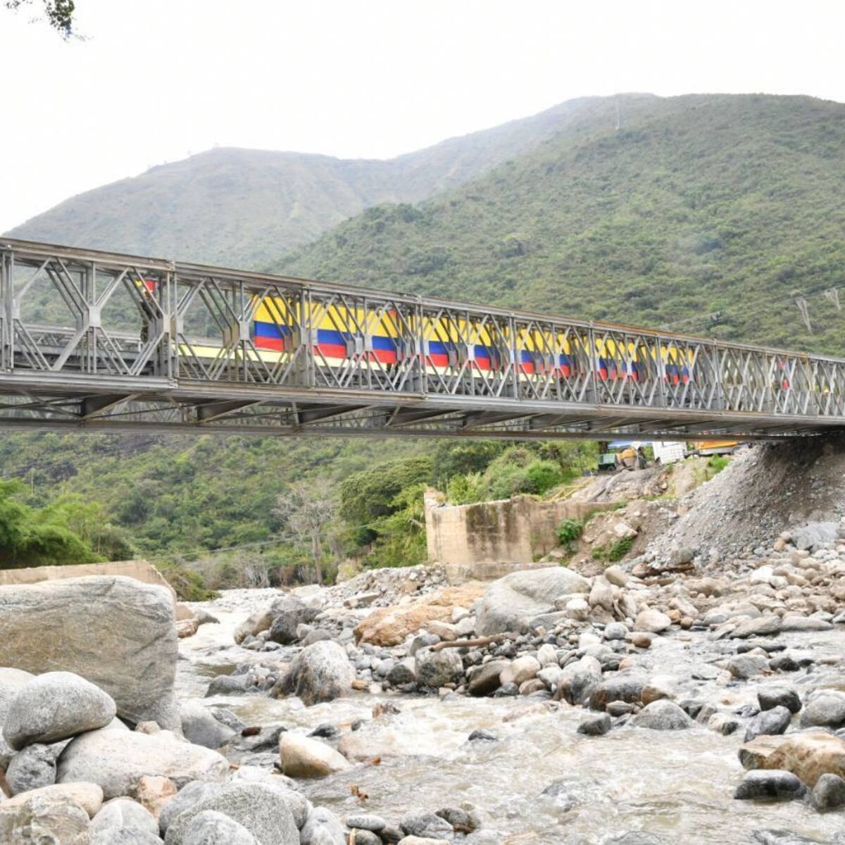 Habilitan puente militar en la vía Bucaramanga - Matanza