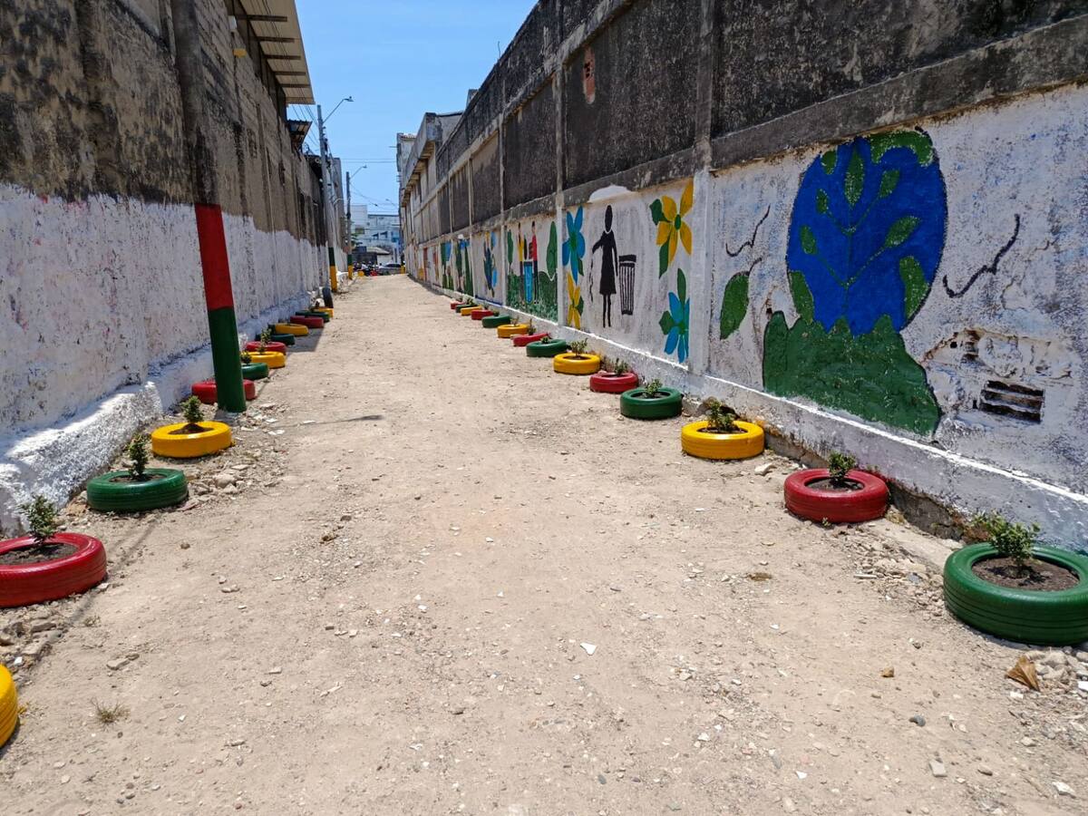 Recuperan y embellecen callejón que conecta la Pedro de Heredia con Alcibia