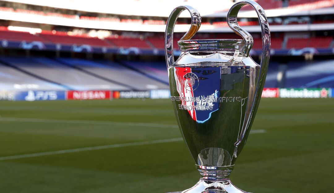 El trofeo de la Liga de Campeones actualmente le pertenece al Bayern Múnich.