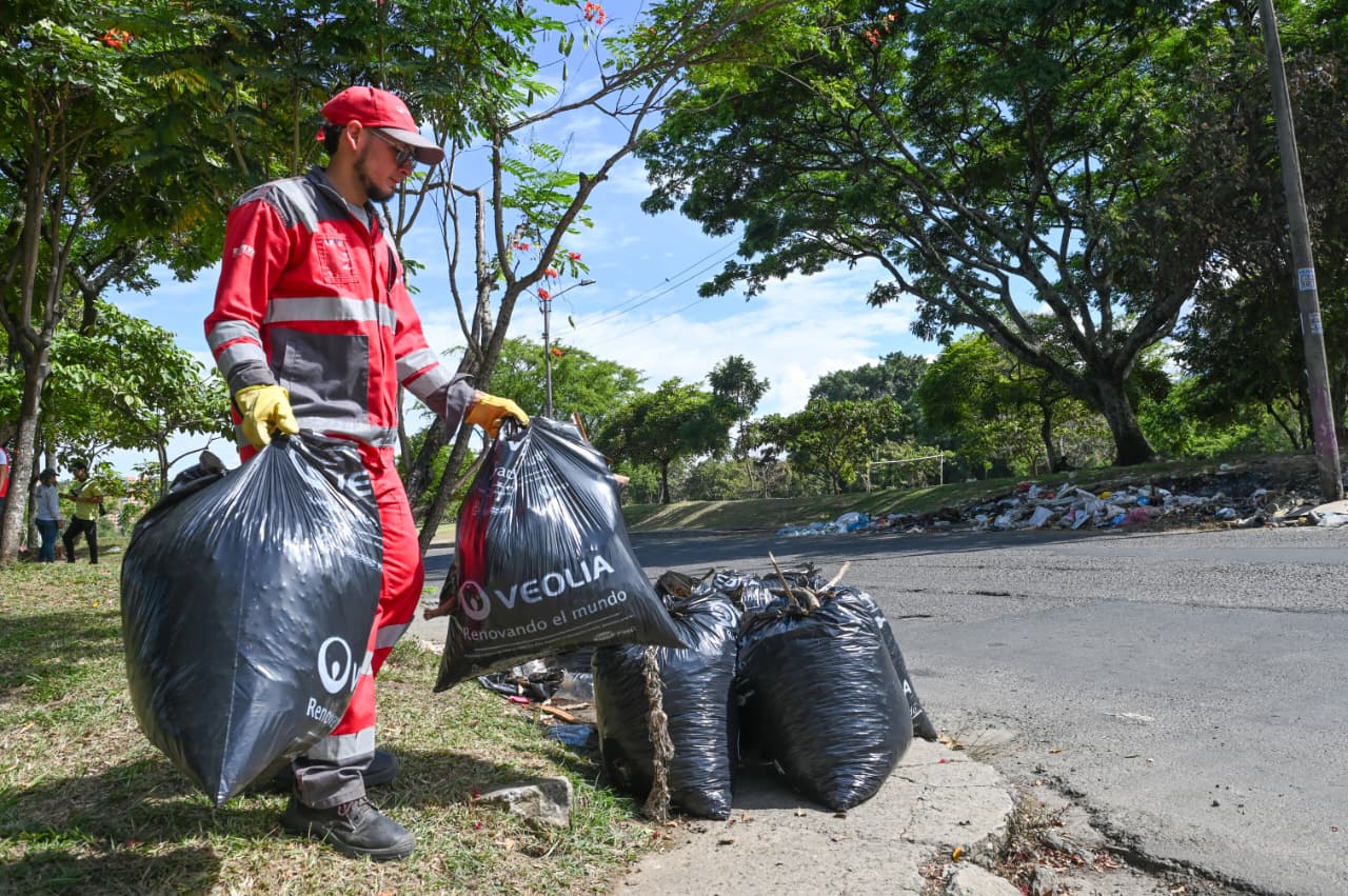 La Superservicios informó que, tras la terminación de los contratos actuales de aseo, el servicio continuará bajo el esquema de libre competencia. Foto: Alcaldía de Cali.