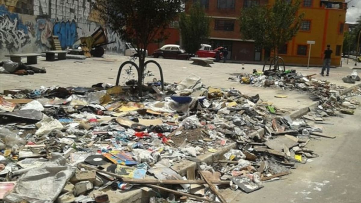Persisten problemas de basuras y robo de alcantarillas en Puente Aranda