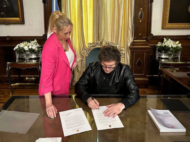 Javier Milei invita al Papa Francisco a la Argentina