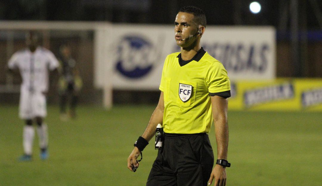 Carlos Ortega, árbitro central para el juego Nacional Vs. Cali.