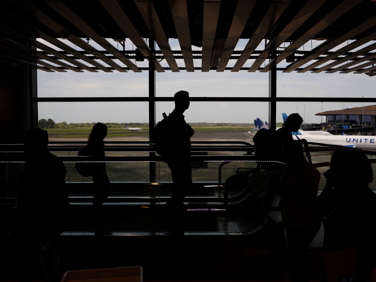 MinHacienda ya giró recursos para solucionar suspensión de la compra de tiquetes para senadores