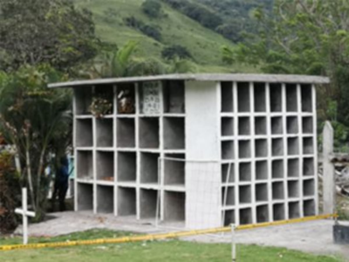 Intervenciones y construcciones no autorizadas en el cementerio de Dabeiba