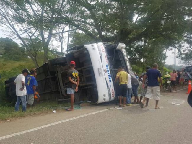 Accidente de bus en Santa Catalina, Bolívar deja 18 personas heridas