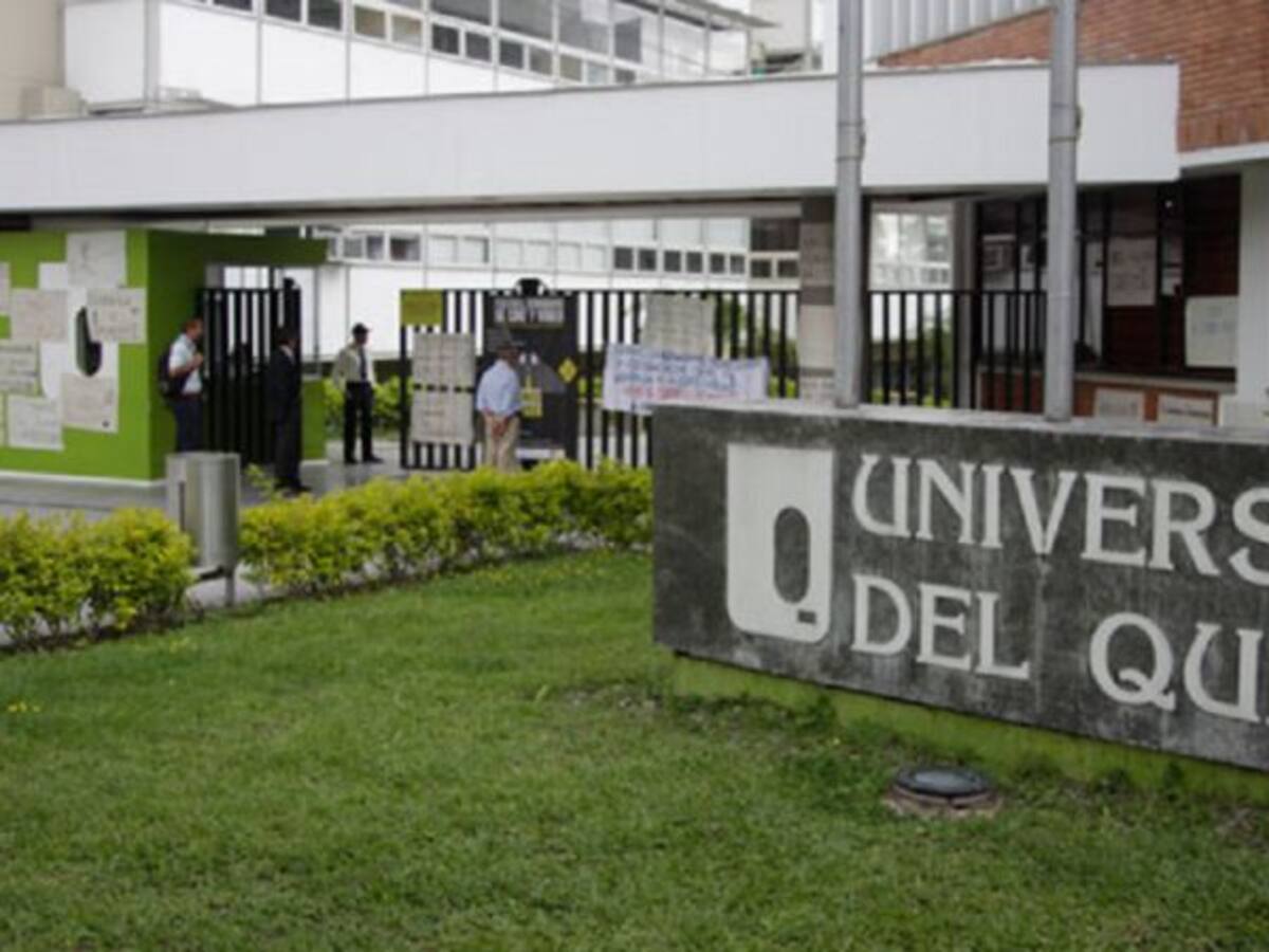 En hechos confusos, estudiantes agreden a rector de uniquindío