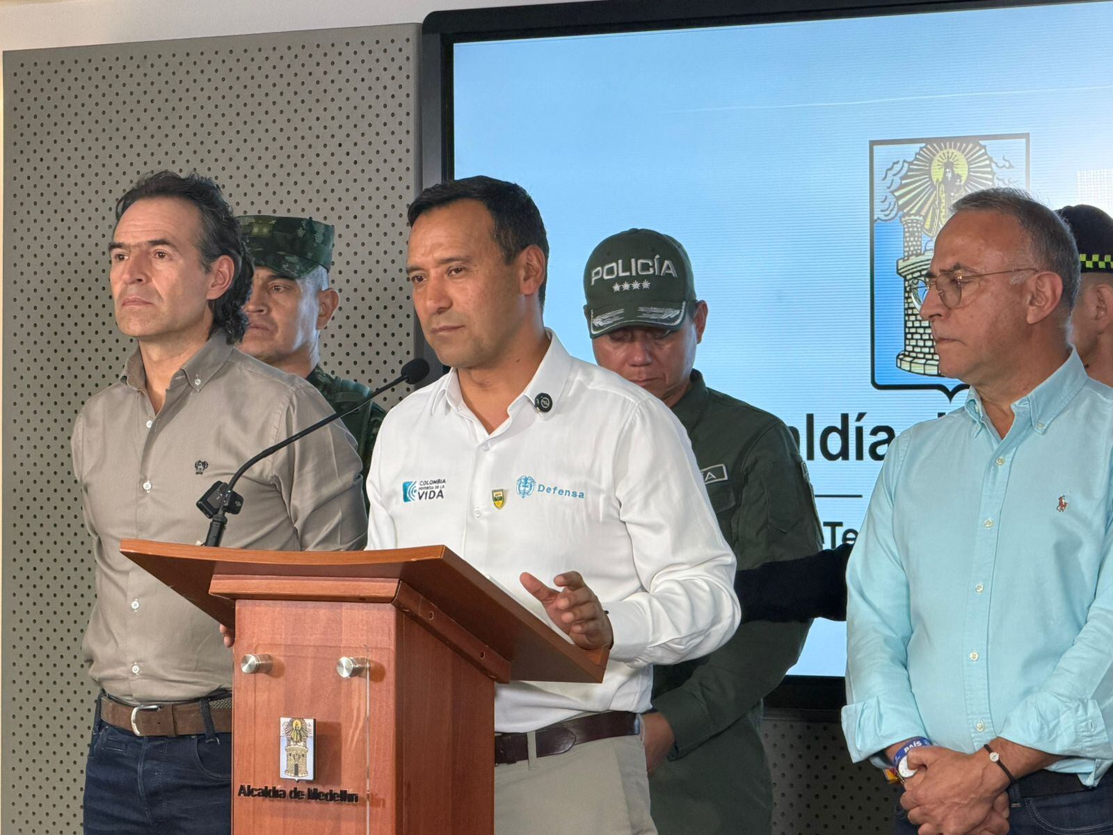 Ministro de Defensa Pedro Sánchez -en Medellín- foto Caracol Radio