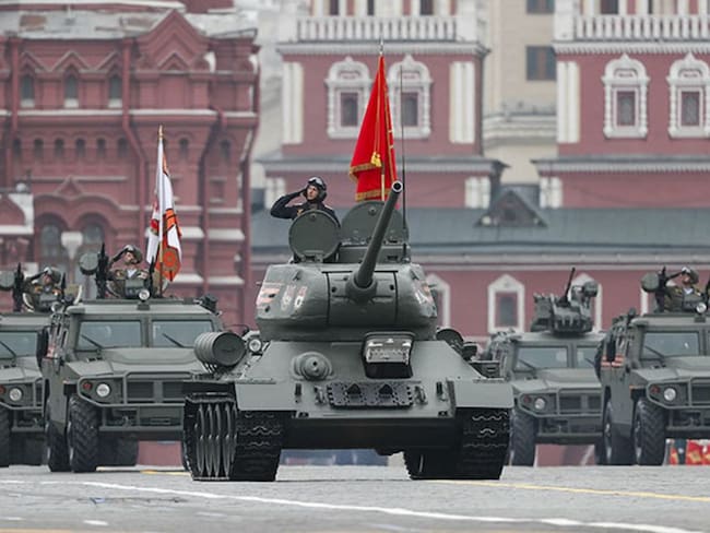 Más de 13 mil soldados rusos marchan en honor al Día de la Victoria