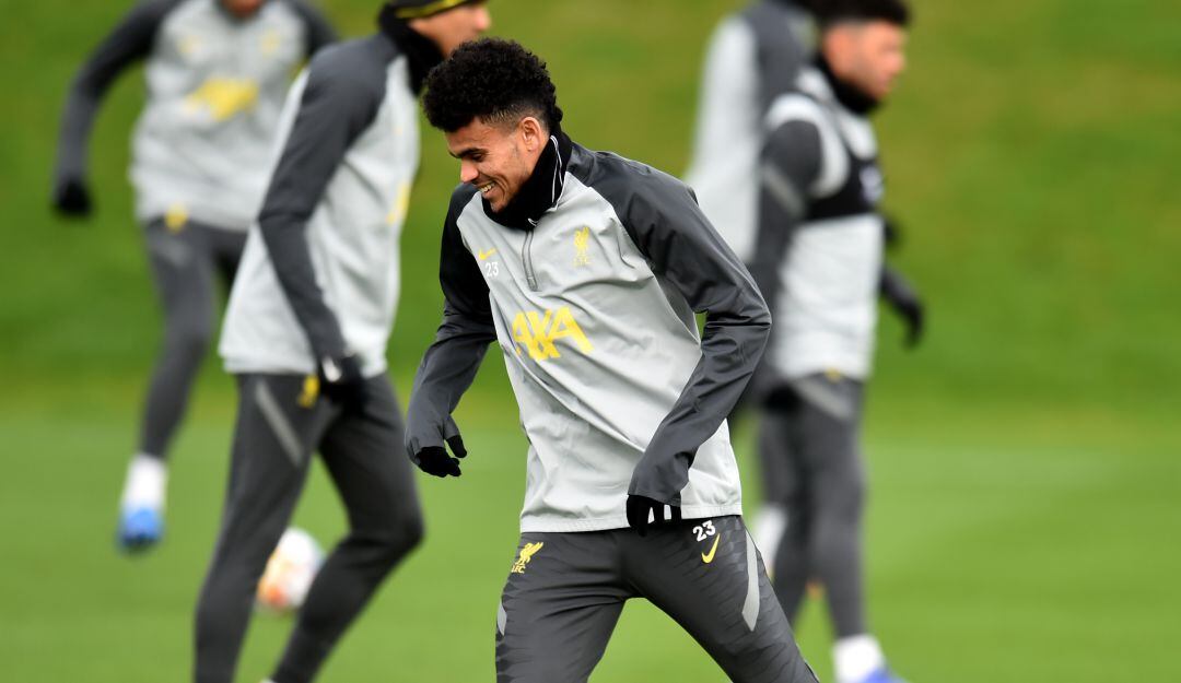 Luis Díaz entrenando con el Liverpool