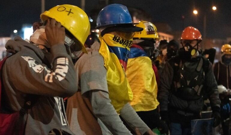 Integrantes de la Primera Línea en Bogotá . Foto: Getty Images/ Long Visual Press