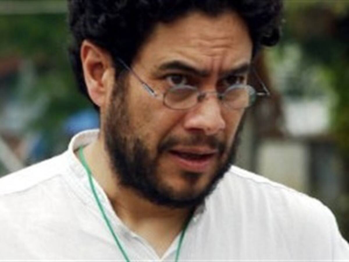 Iván Cepeda no acepta ofrecimiento de perdón del Presidente Uribe