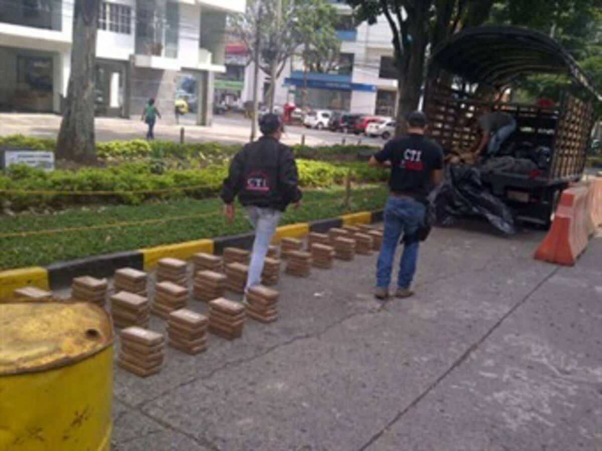Dos militares fueron capturados con 462 kilos de cocaína en el Valle del Cauca
