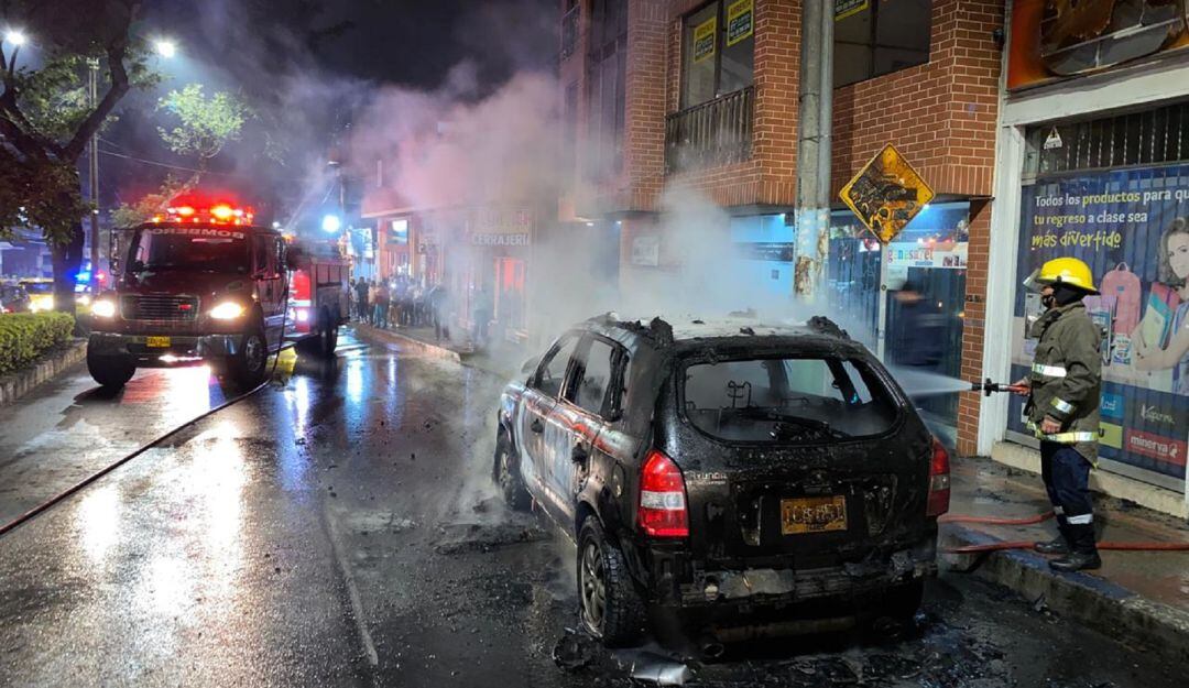 El incendio se registró en la carrera Quinta con calle 13.