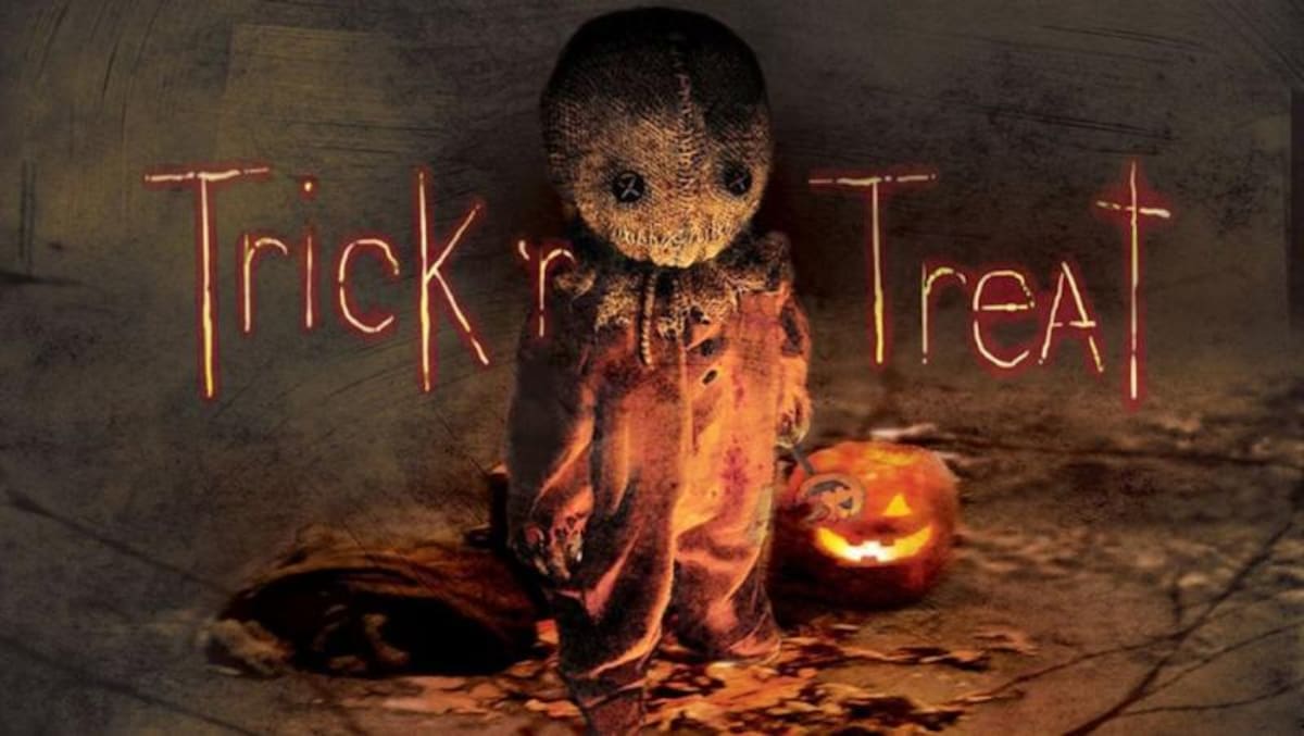 Trick-or-treat, trato o truco (origen de "dulce o travesura")  Los sacerdotes druidas iban de casa en casa exigiendo alimentos y en algunos casos niños para ofrendar en sacrificio a su dios Samhain en el festival de la muerte. Si le daban dulces (o niños) se hacía un trato y se iban en paz. Si no les daban dulces o a la persona que exigían, se lanzaba una maldición sobre la casa entera y alguien de esa familia moriría ese año.
