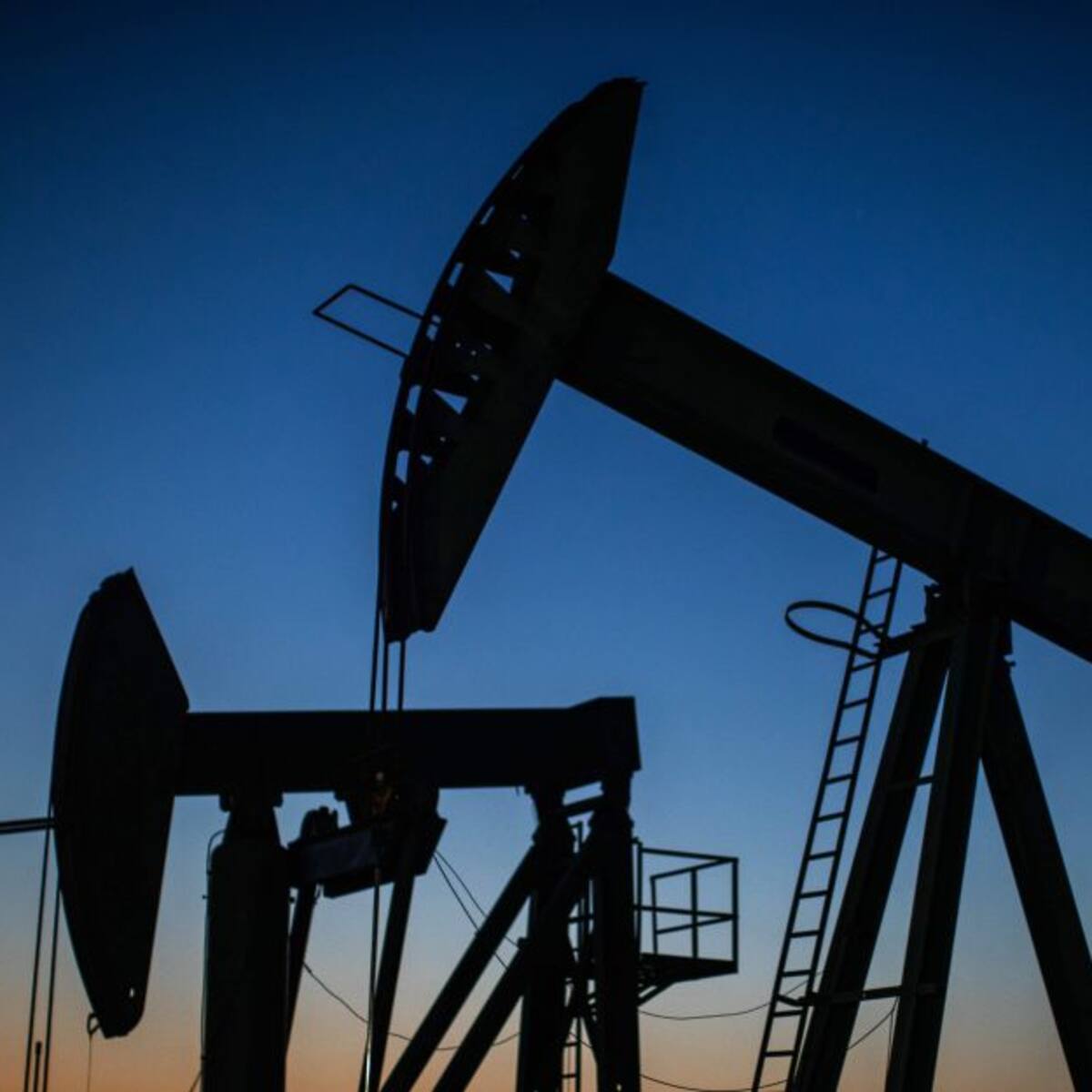 OPEP+ aumenta producción de petróleo ante riesgo por guerra con Irán