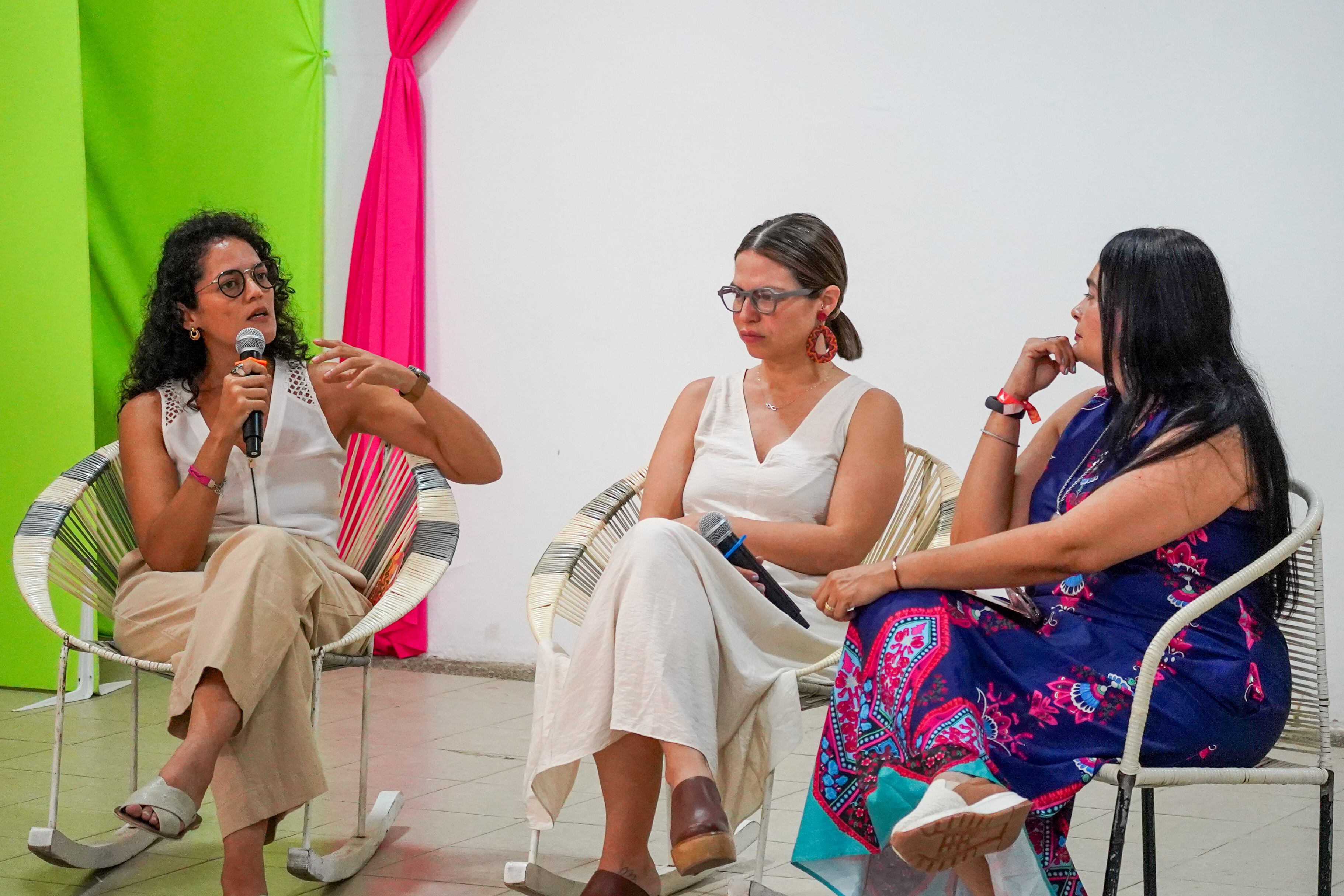 Uno de los principales retos de ser escritora caribeña es desligarse del realismo mágico, no como una voz de protesta sino como un acto de independencia literaria. Esta fue una de las conclusiones del panel,  “Las mujeres que inventan mundos” del Festival Macondo. I Foto: Caracol Radio.