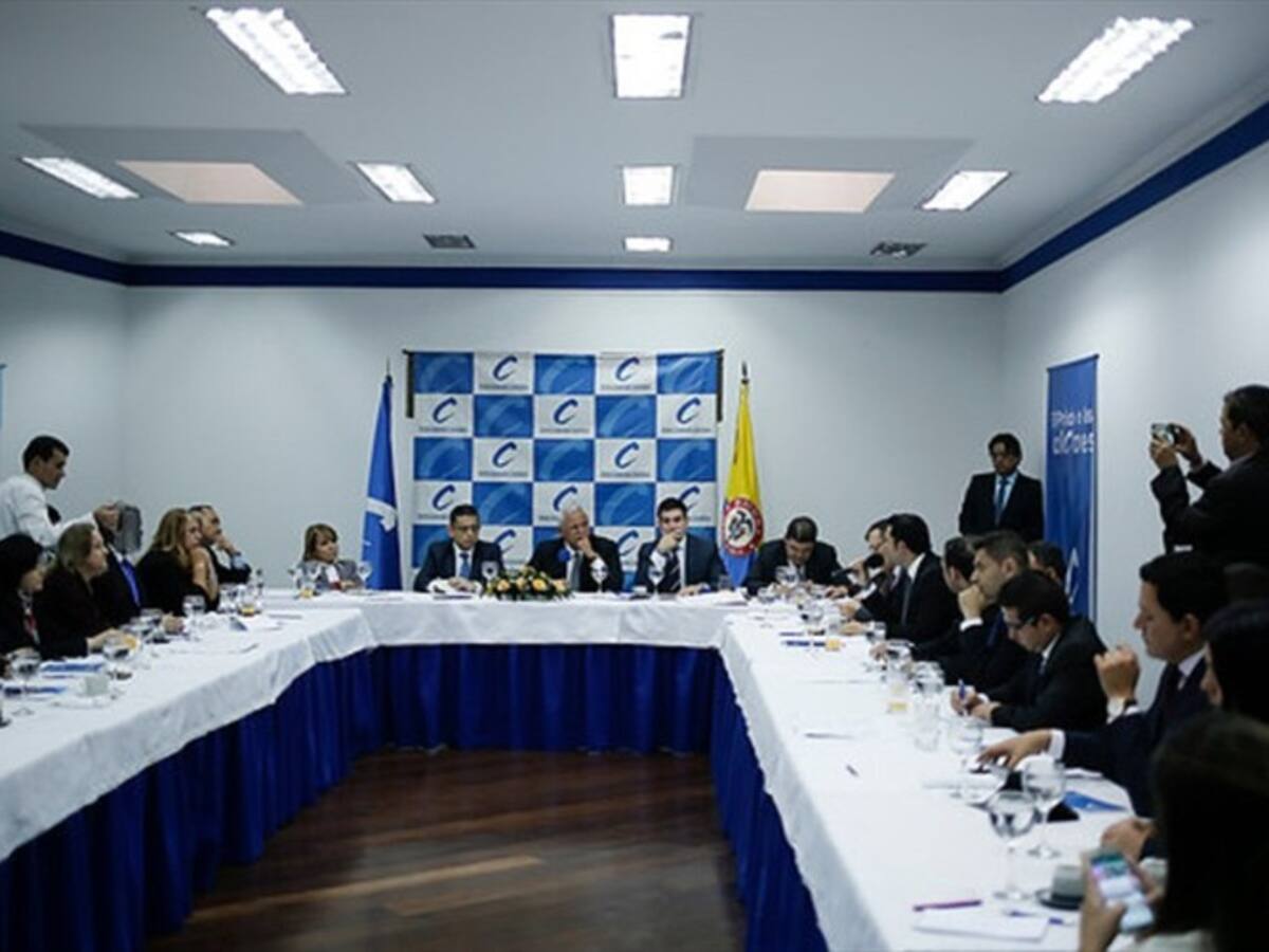 Conservadores definirán en una semana su apoyo en las elecciones presidenciales