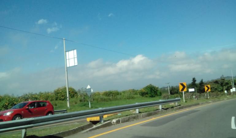 Desde las 5:20AM hasta las 9:00AM Toda la información local en Caracol Radio