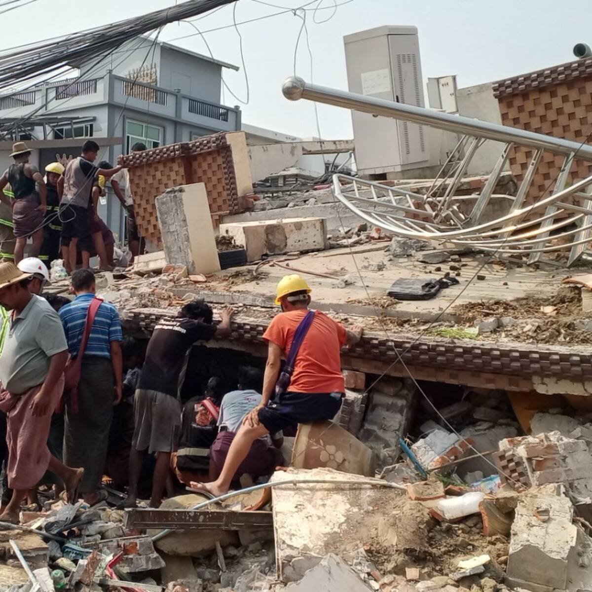 “Una carrera a contrarreloj”: así se está atendiendo la crisis tras fuerte terremoto en Myanmar