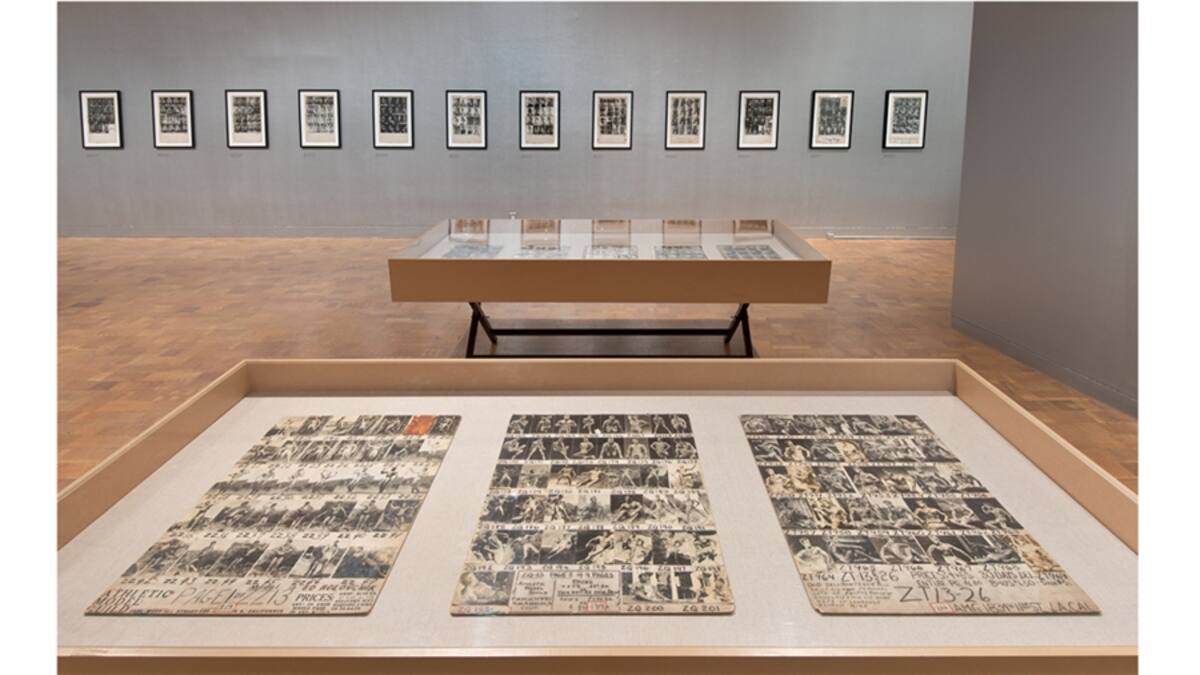 El Museo de Arte Contemporáneo de Los Ángeles, MOCA, expone estos días en una misma muestra los trabajos de dos de los pioneros del arte homoerótico: el fotógrafo estadounidense Bob Mizer (1922-1992) y el ilustrador finnlandés Touko Laaksonen, conocido con el sobrenombre de Tom of Finland. En la imagen vemos la portada de un número de la revista "Physique Pictorial", creada por Mizer para difundir su obra y la de otros artistas. (Foto: Bob Mizer Foundation, Inc.)