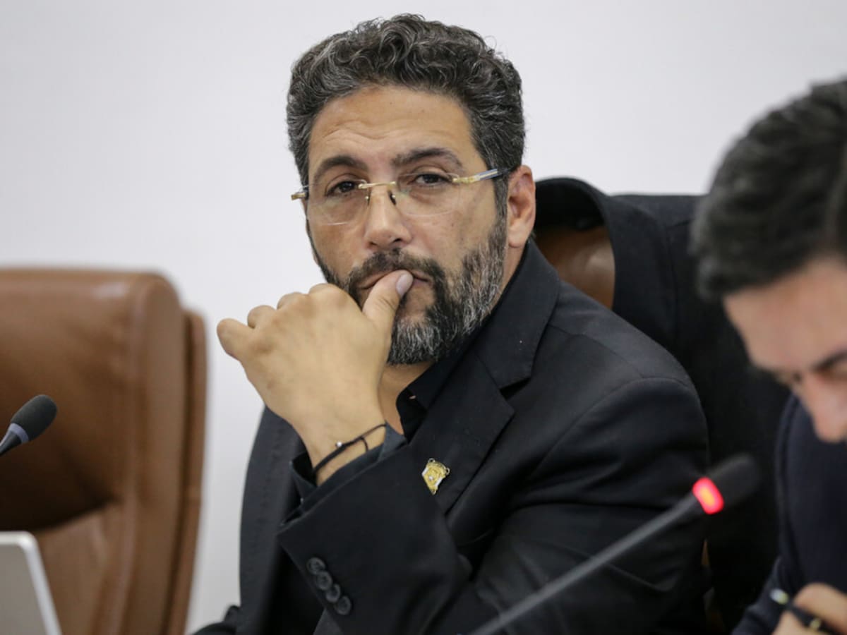 Procuraduría suspendió a Agmeth Escaf de su cargo hasta después de la segunda vuelta presidencial