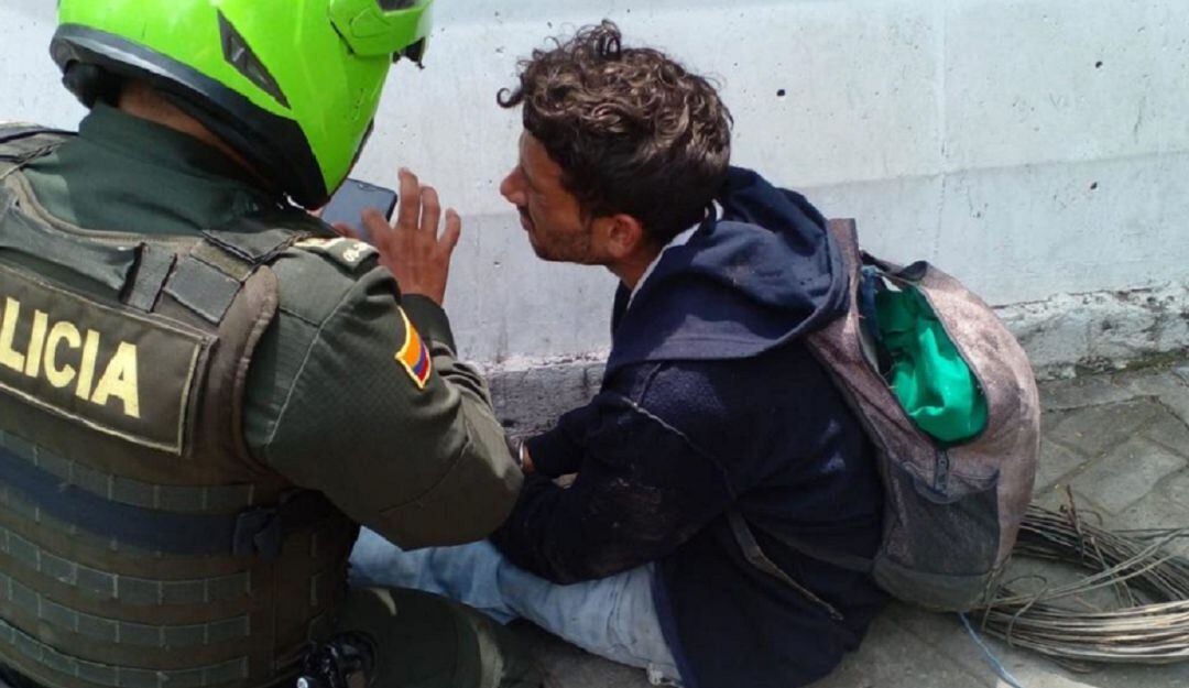 La policía capturó a un extranjero que tenía en su poder 400 metros de cable robado