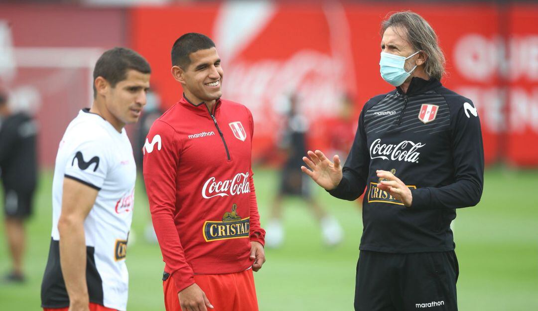 Ricardo Gareca, entrenador de la Selección de Perú, prepara el juego contra Colombia